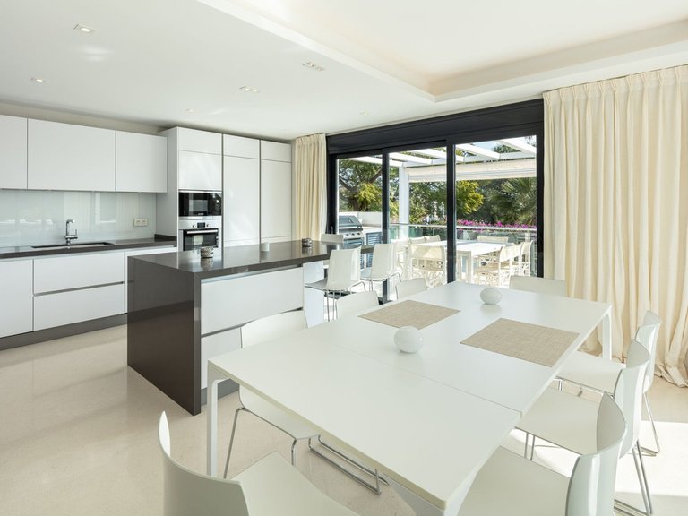 Villa for Sale in Nueva Andalucia, Malaga 11