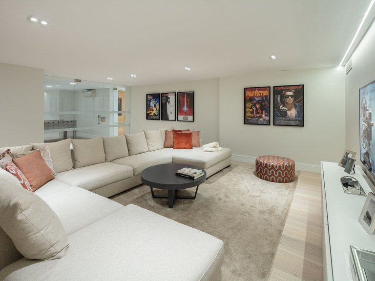 Villa for Sale in Nueva Andalucia, Malaga 23