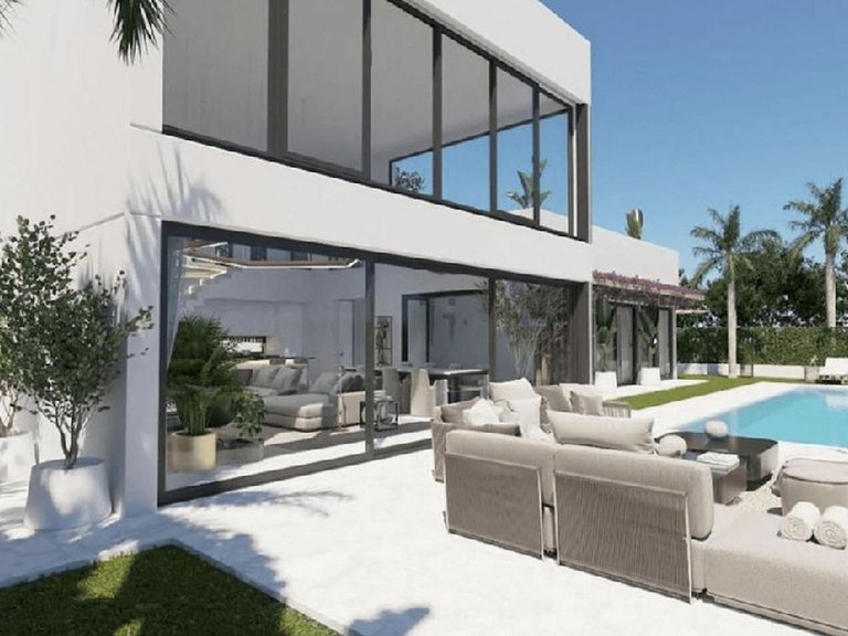 Villa for Sale in Estepona, Malaga 1