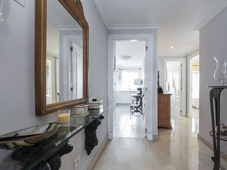 Apartment for Sale in Puerto Banus, Malaga 19