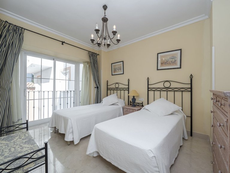 Apartment for Sale in Puerto Banus, Malaga 26