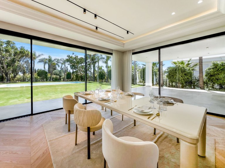 Villa for Sale in Marbella Golden Mile, Malaga 3