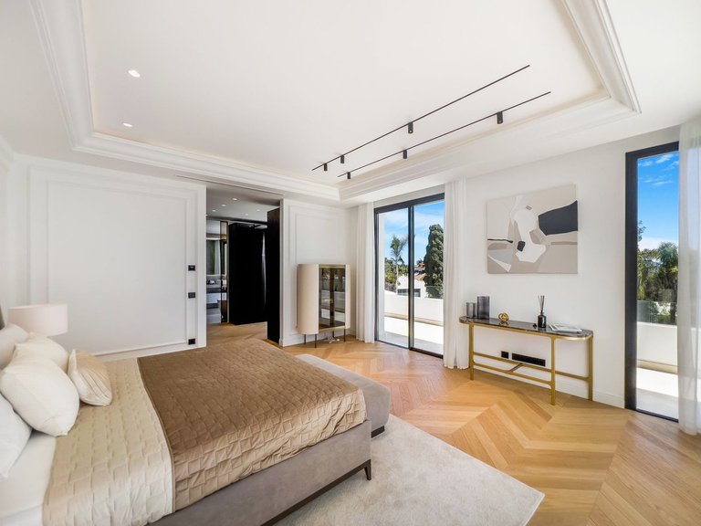 Villa for Sale in Marbella Golden Mile, Malaga 4