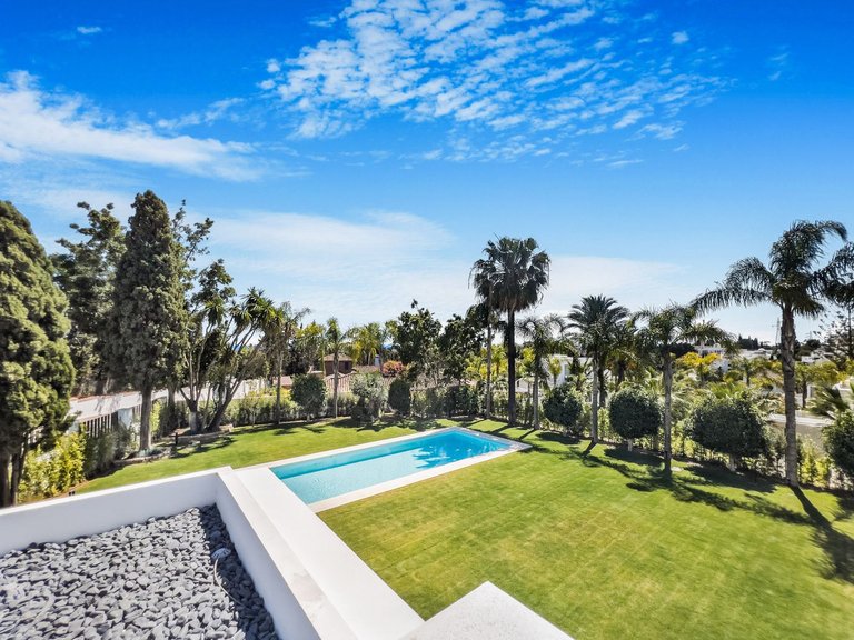 Villa for Sale in Marbella Golden Mile, Malaga 37