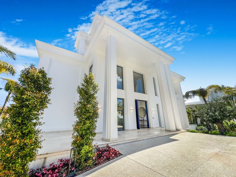 Villa for Sale in Marbella Golden Mile, Malaga 45