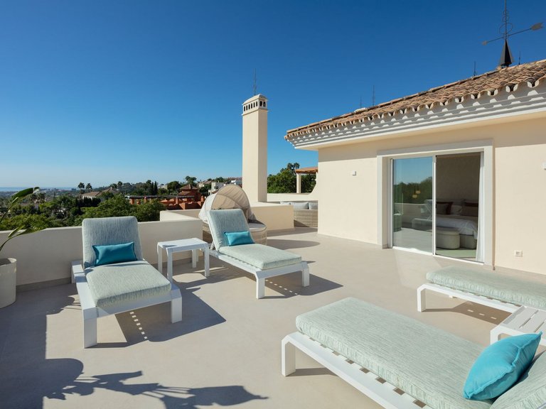 Penthouse for Sale in Nueva Andalucia, Malaga 1