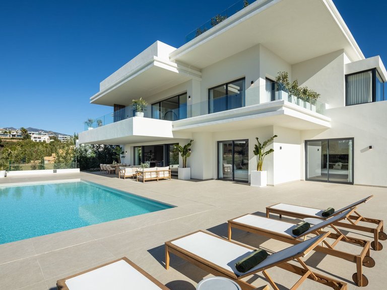 Villa for Sale in Estepona, Malaga 20