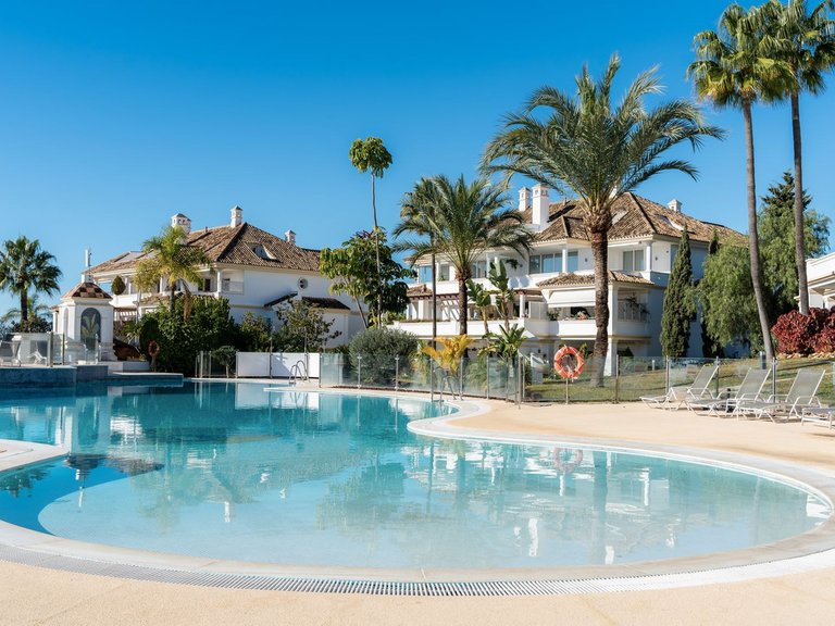 Apartment for Sale in Marbella Golden Mile, Malaga 1