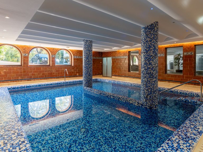 Apartment for Sale in Marbella Golden Mile, Malaga 3