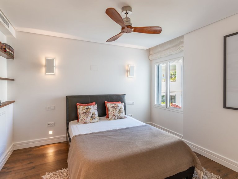 Apartment for Sale in Marbella Golden Mile, Malaga 17