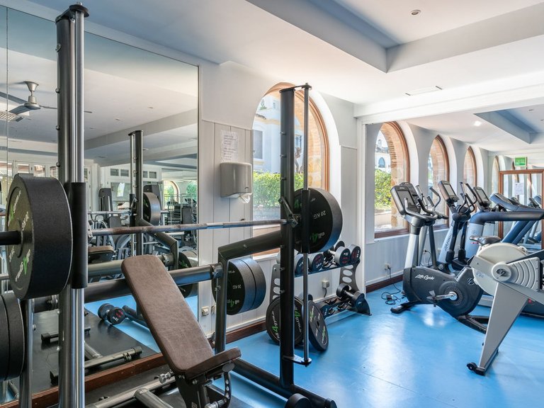 Apartment for Sale in Marbella Golden Mile, Malaga 25