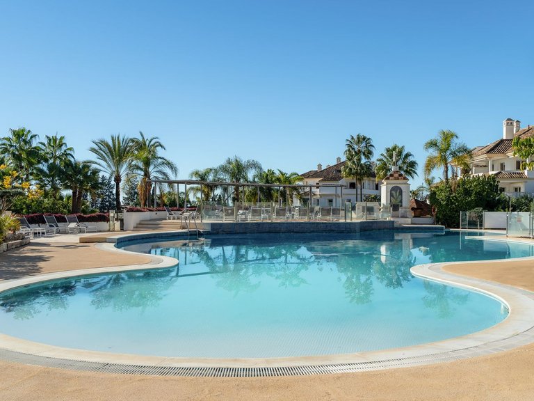 Apartment for Sale in Marbella Golden Mile, Malaga 33