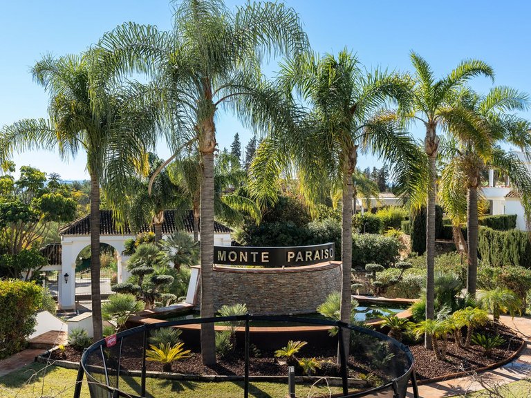 Apartment for Sale in Marbella Golden Mile, Malaga 35