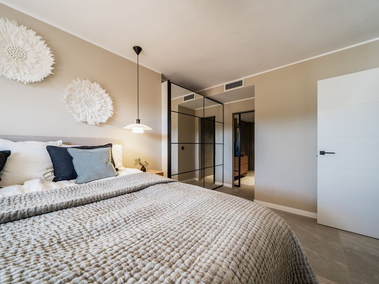 Apartment for Sale in Nueva Andalucia, Malaga 17