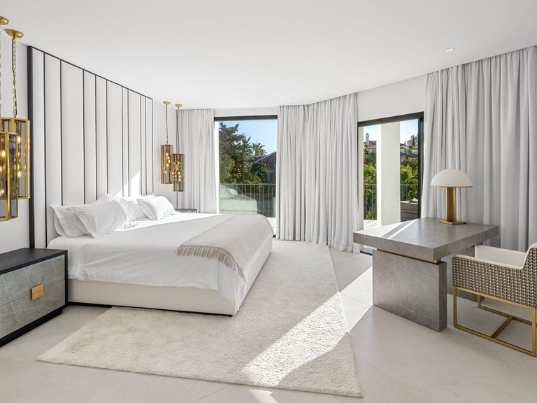 Villa for Sale in Nueva Andalucia, Malaga 22