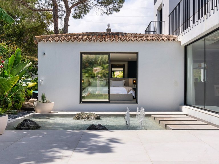 Villa for Sale in Nueva Andalucia, Malaga 32