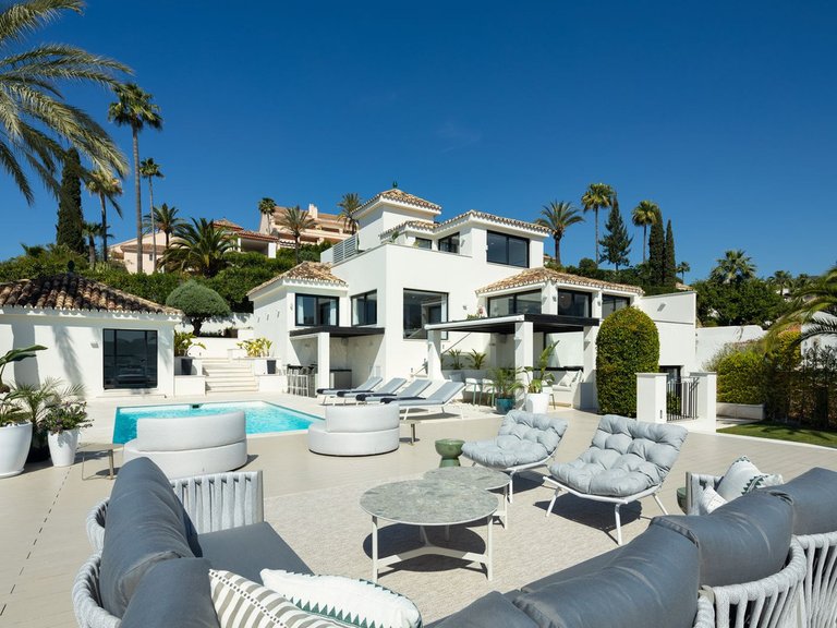 Villa for Sale in Nueva Andalucia, Malaga 4