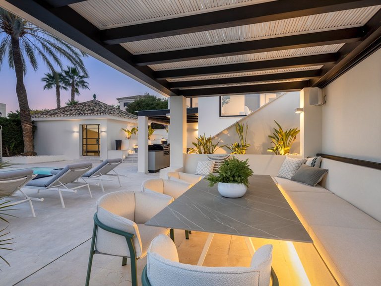 Villa for Sale in Nueva Andalucia, Malaga 19