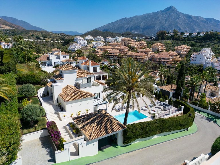 Villa for Sale in Nueva Andalucia, Malaga 23