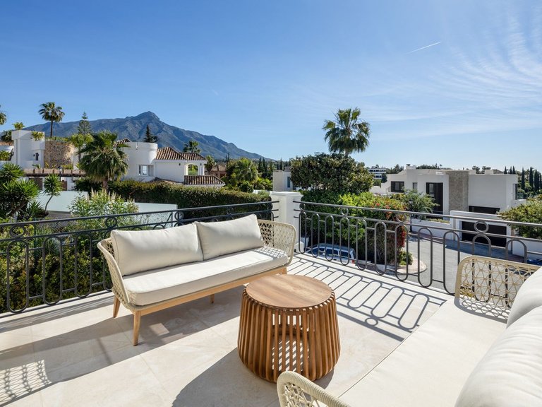 Villa for Sale in Nueva Andalucia, Malaga 4