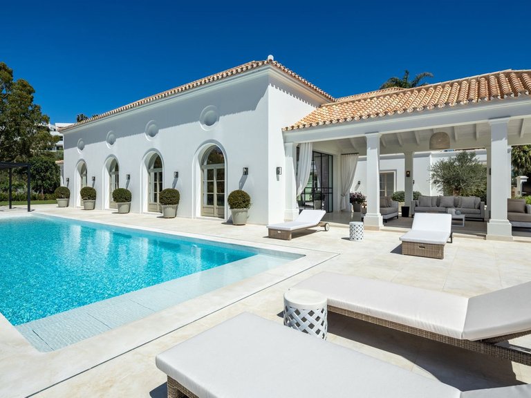 Villa for Sale in Nueva Andalucia, Malaga 25