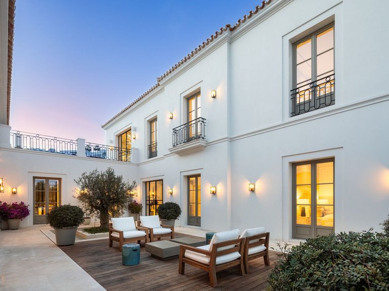 Villa for Sale in Nueva Andalucia, Malaga 26