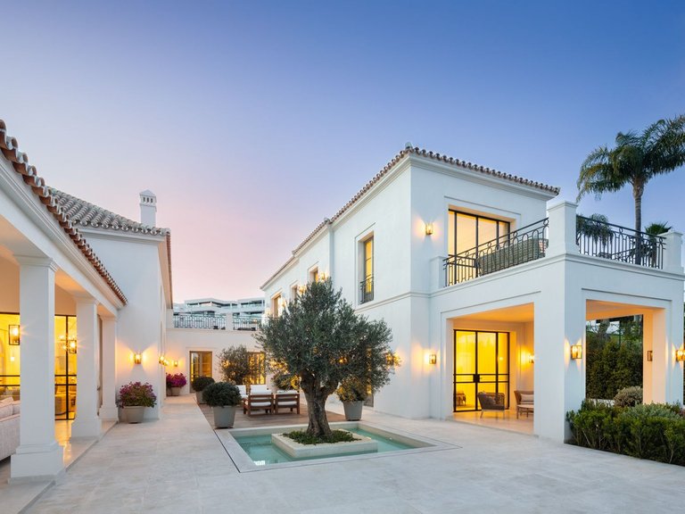 Villa for Sale in Nueva Andalucia, Malaga 27