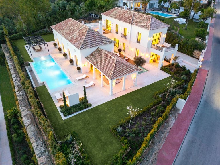 Villa for Sale in Nueva Andalucia, Malaga 33