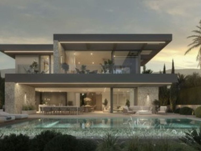 Villa for Sale in Los Monteros, Malaga 1
