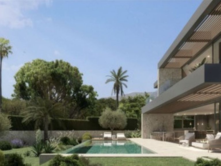 Villa for Sale in Los Monteros, Malaga 3