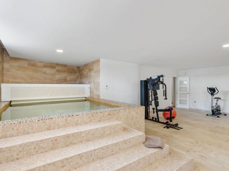 Villa for Sale in Marbella, Malaga 31