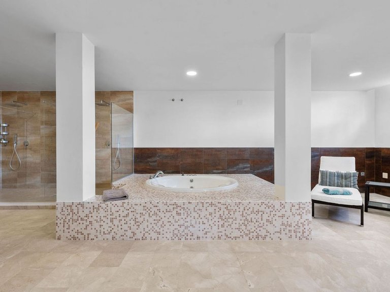 Villa for Sale in Marbella, Malaga 34