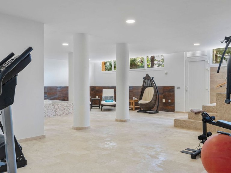 Villa for Sale in Marbella, Malaga 35