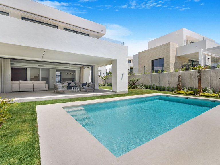 Villa for Sale in Rio Real, Malaga 2