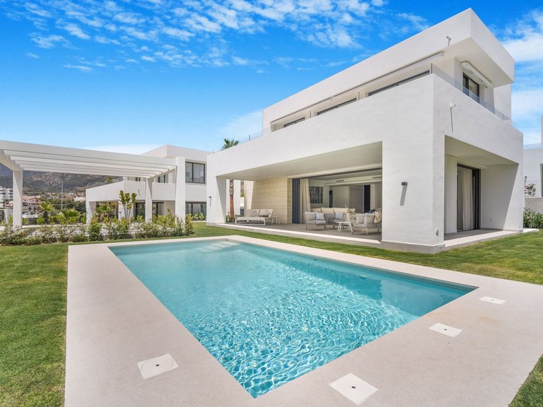 Villa for Sale in Rio Real, Malaga 13