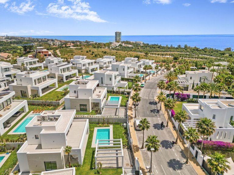 Villa for Sale in Rio Real, Malaga 30