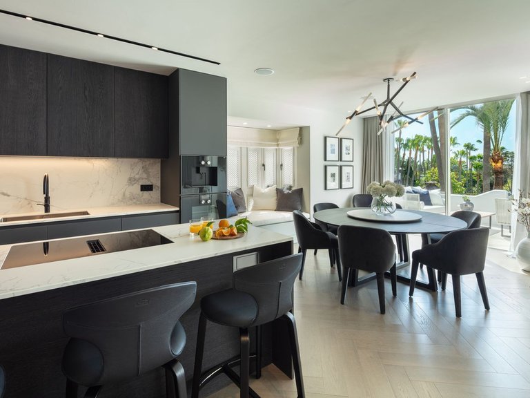 Penthouse for Sale in Marbella Golden Mile, Malaga 5
