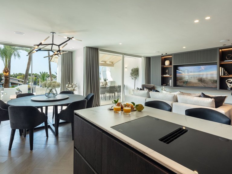 Penthouse for Sale in Marbella Golden Mile, Malaga 6