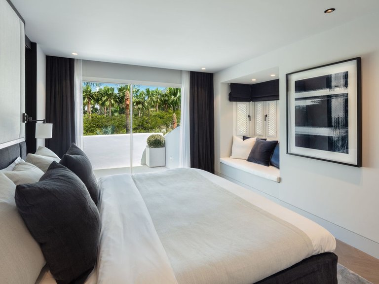 Penthouse for Sale in Marbella Golden Mile, Malaga 16