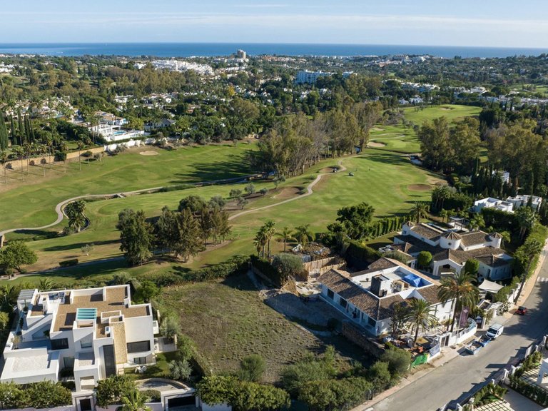 Plot for Sale in Nueva Andalucia, Malaga 1
