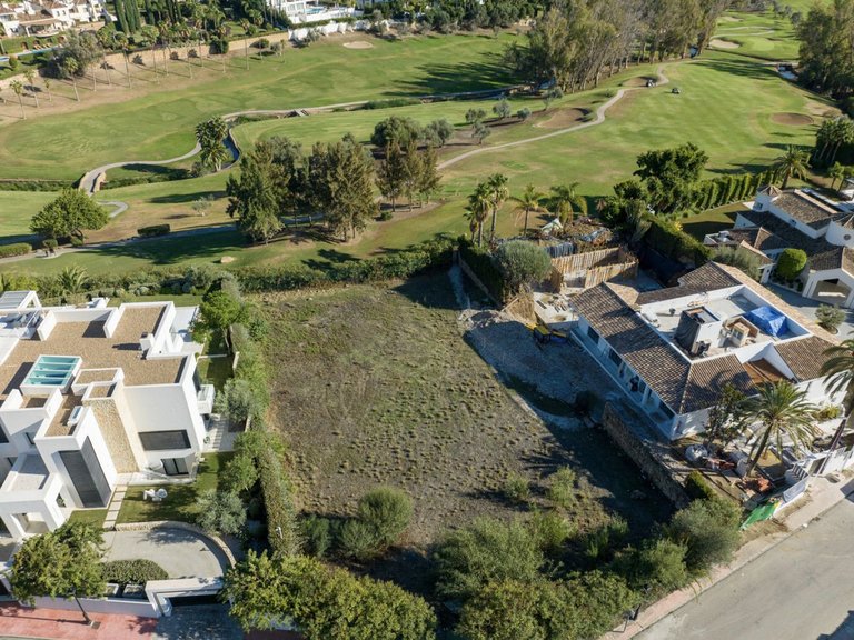 Plot for Sale in Nueva Andalucia, Malaga 4