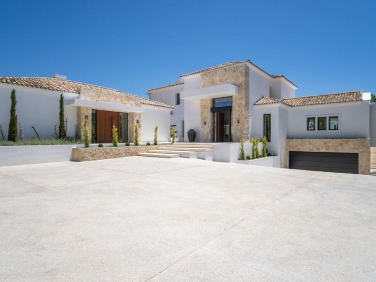Villa for Sale in Benahavis, Malaga 32