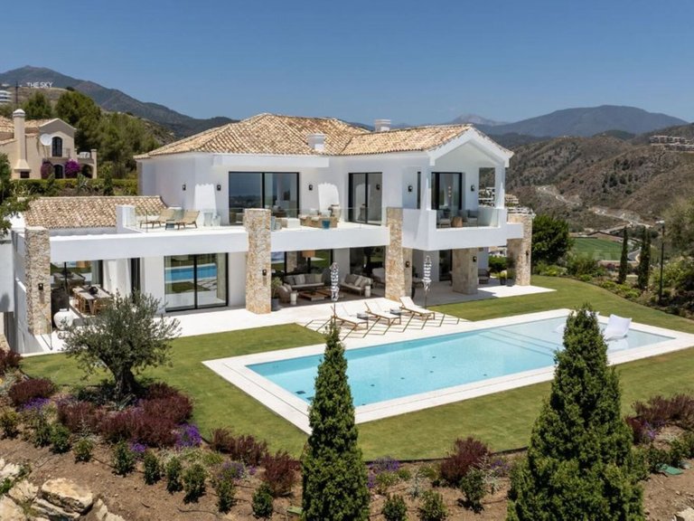 Villa for Sale in Benahavis, Malaga 35