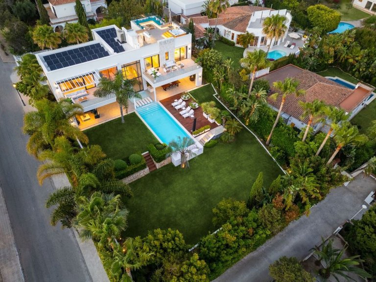 Villa for Sale in Marbella, Malaga 30