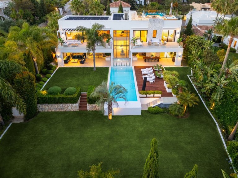 Villa for Sale in Marbella, Malaga 32