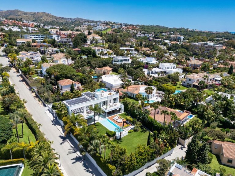 Villa for Sale in Marbella, Malaga 36