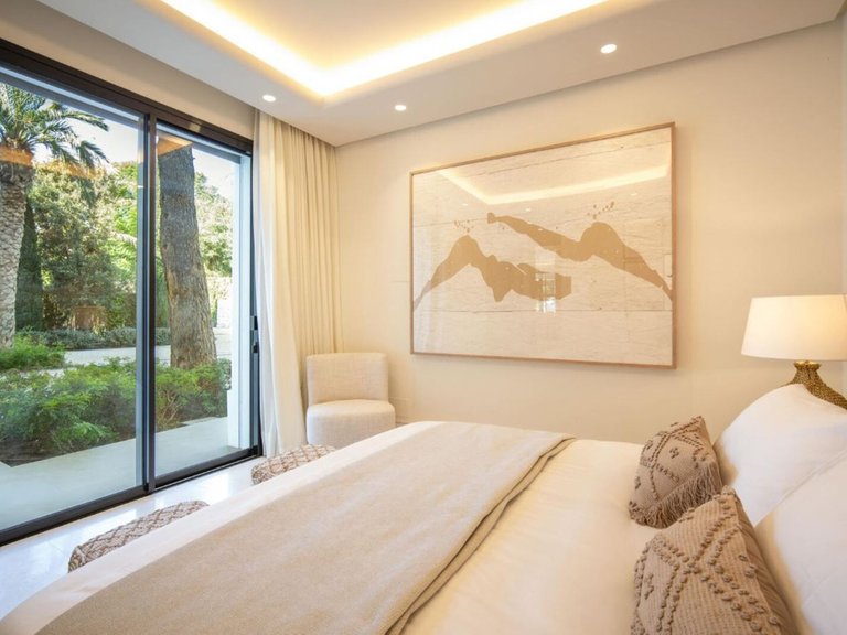 Villa for Sale in Marbella Golden Mile, Malaga 23