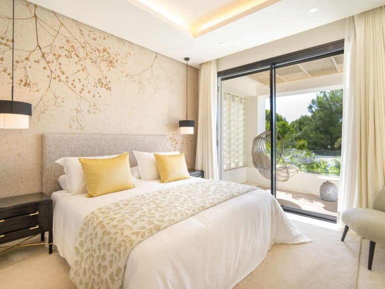 Villa for Sale in Marbella Golden Mile, Malaga 25