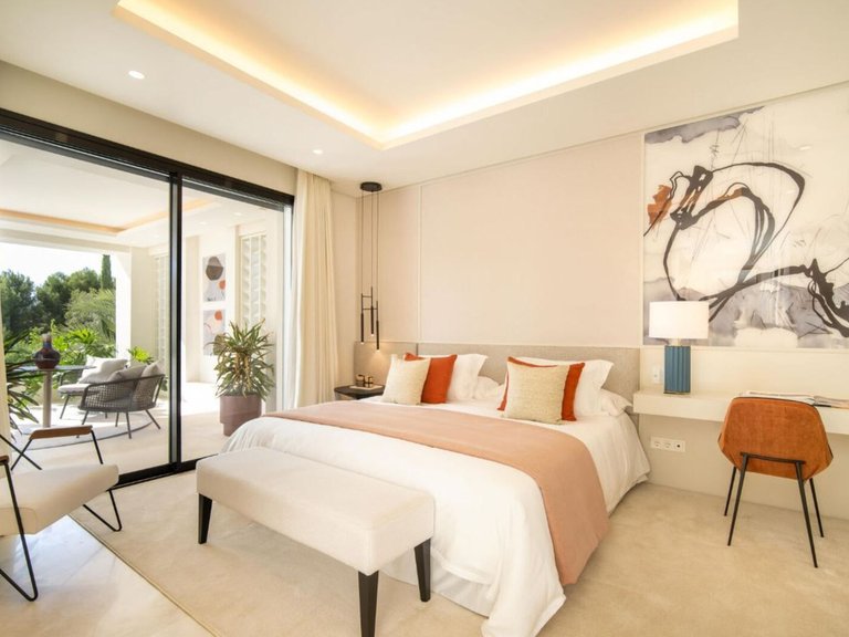 Villa for Sale in Marbella Golden Mile, Malaga 26