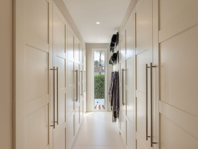 Villa for Sale in Nueva Andalucia, Malaga 15